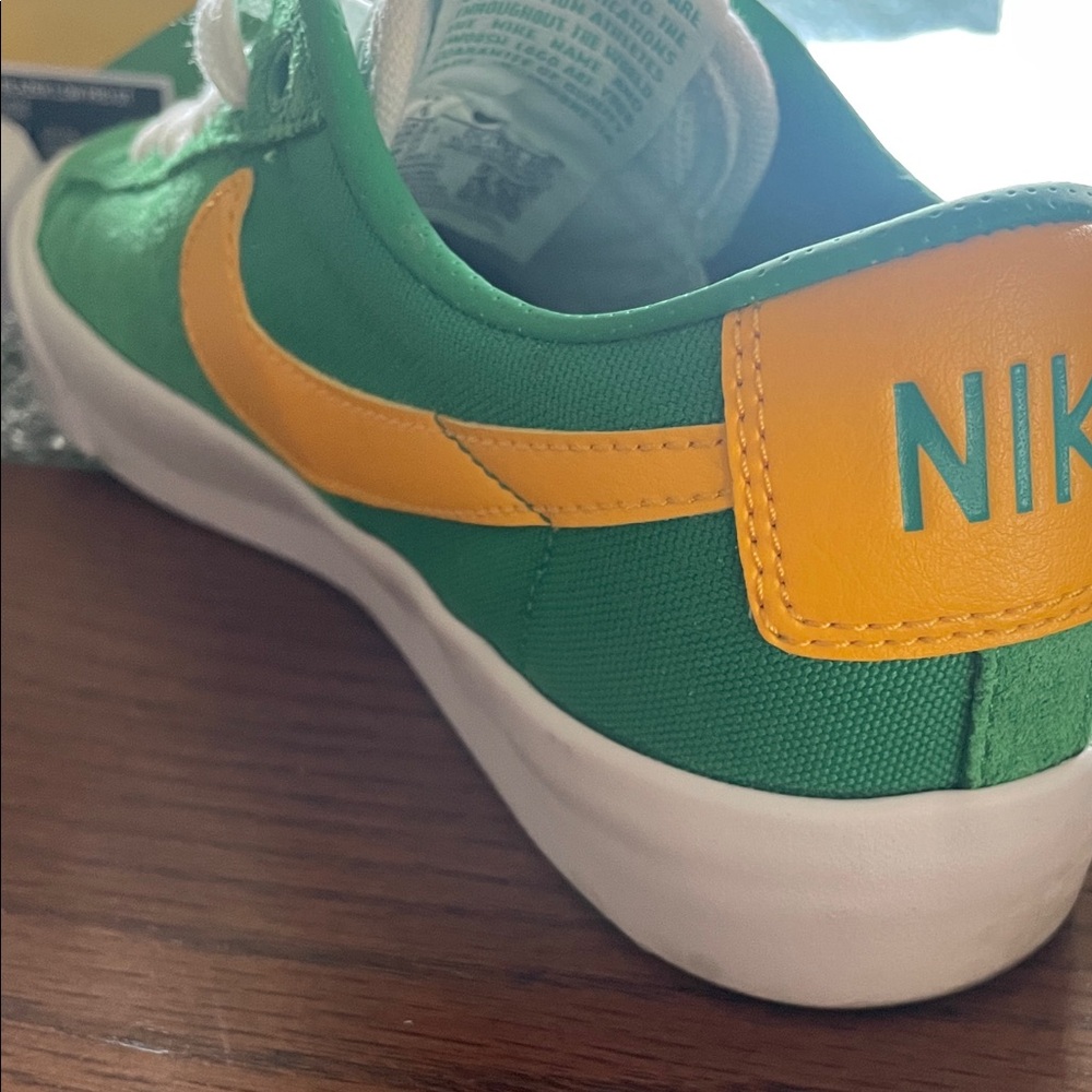 Nike Unisex Sneakers in Green and Yellow/ 6 Men’s or 7.5 Women’s - Picture 8 of 16